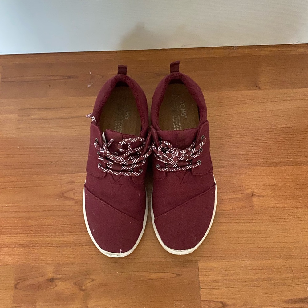 TOMS Del Rey burgundy sneaker